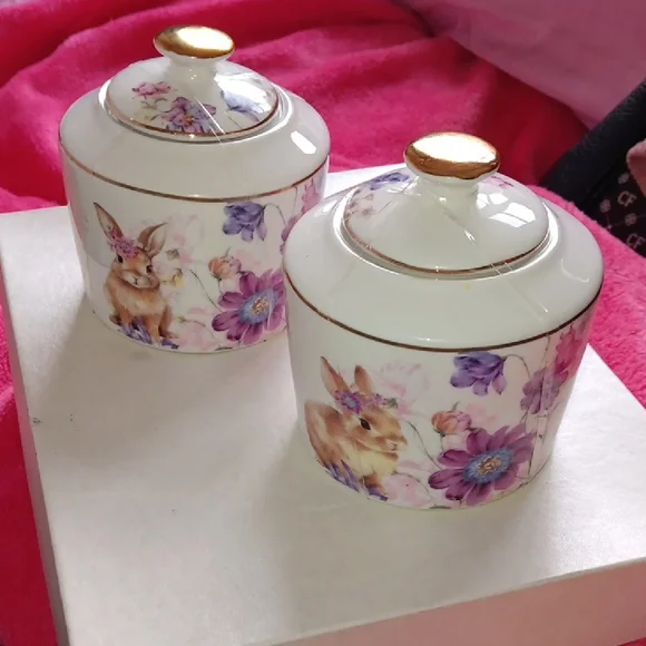 New floral jar with lid Jar - Picture 1 of 8